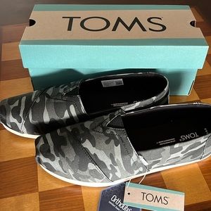 Toms Alpargata size 8.5 Black Forest Camo